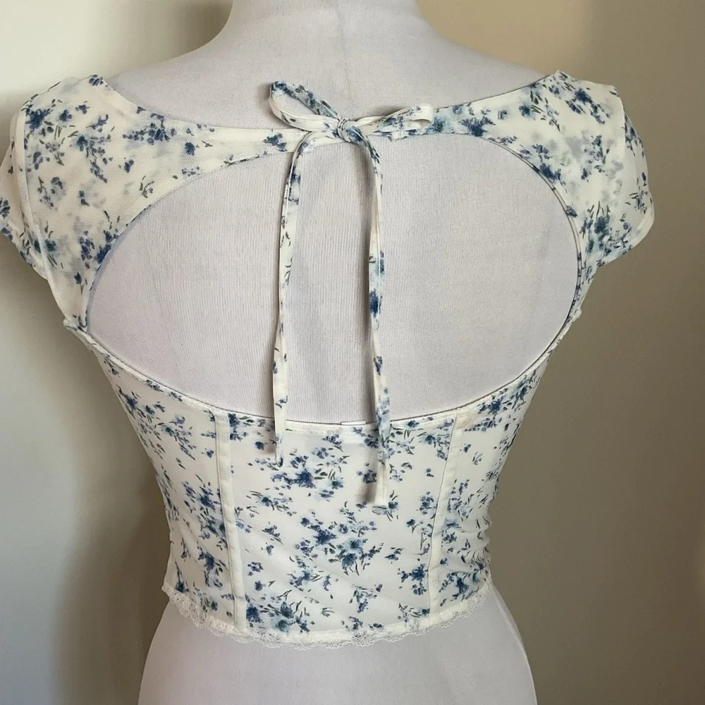 Garage White and Blue Floral Crop Top Tie Back Size Medium - Picture 6 of 6